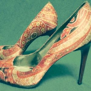 Carlos Santana womens heels.size 8.5 Beautiful!